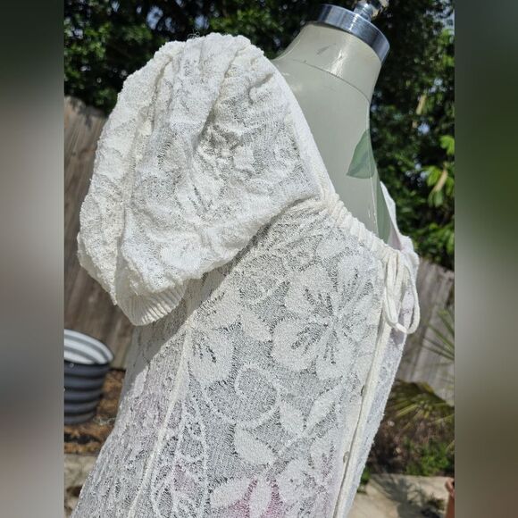 Elegant Zara dress features a unique knotted round neckline and charming - Picture 4 of 9